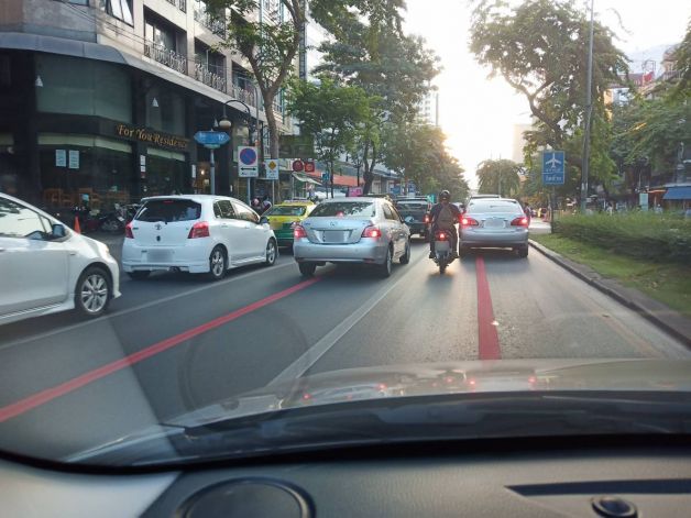 กทม.ตีเส้นแดงเป็นเส้นทางสำหรับรถฉุกเฉิน แนะวิธีหลบทาง